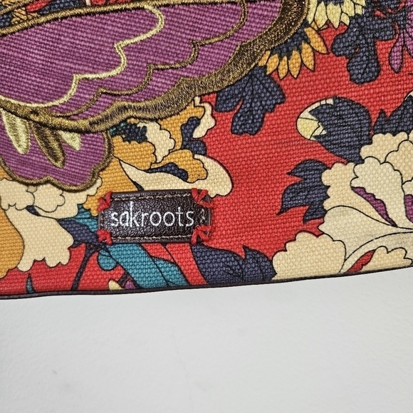 Sakroots Artist Circle Flat Crossbody, Floral Butterfly - Picture 3 of 11